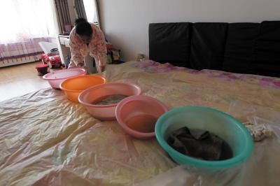 洪洞楼上漏水，住户失联，小区没物管，业主维权难！律师来支招……